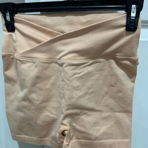 High-Waist light pink scrunch butt Women’s Active Shorts